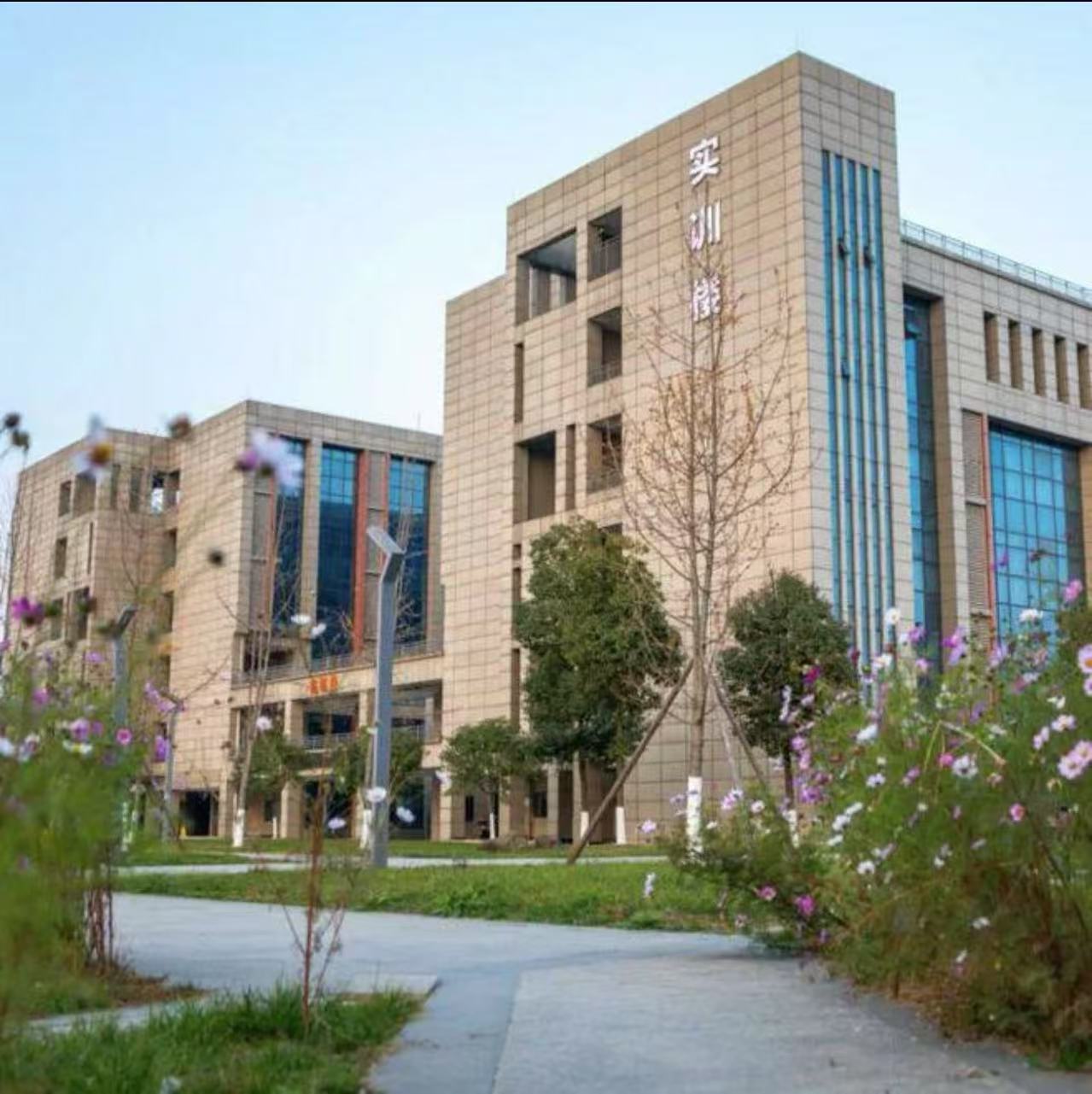 我校学子赴上海精泰机电系统工程有限公司开展岗位实习