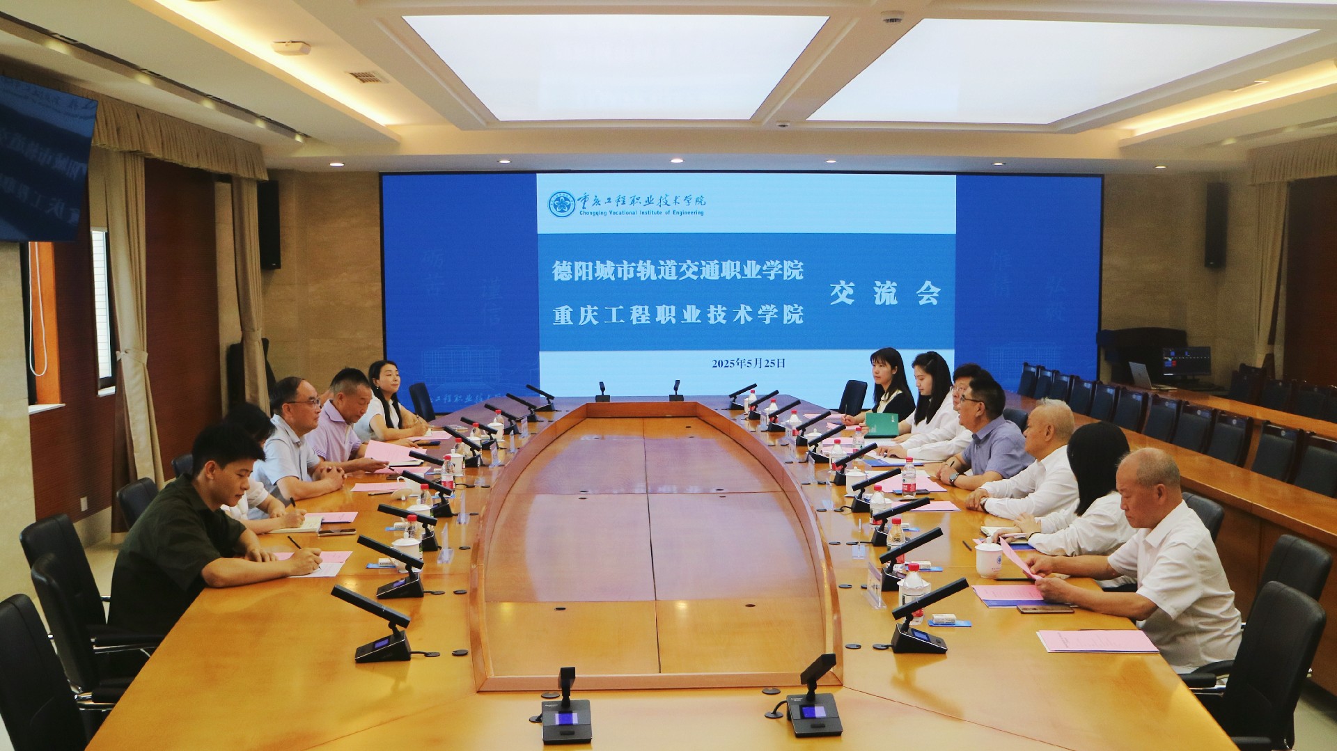 数智赋能 美育浸润 艺工融合 | 我校领导带队赴重庆交流学习