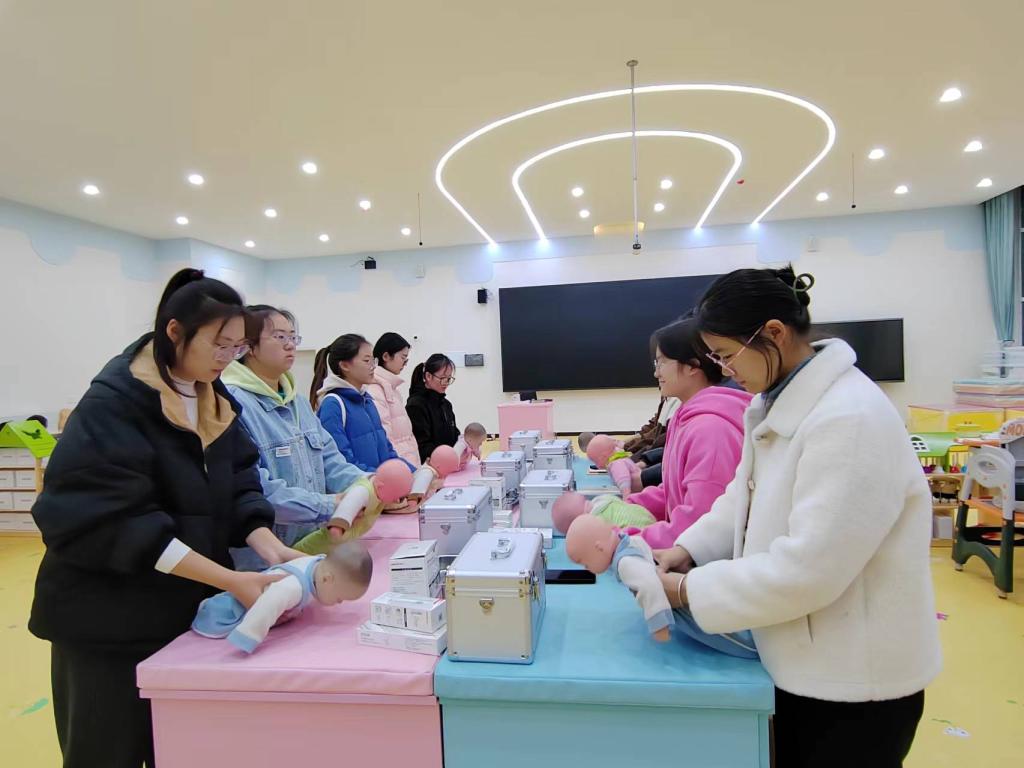 婴幼儿托育服务与管理