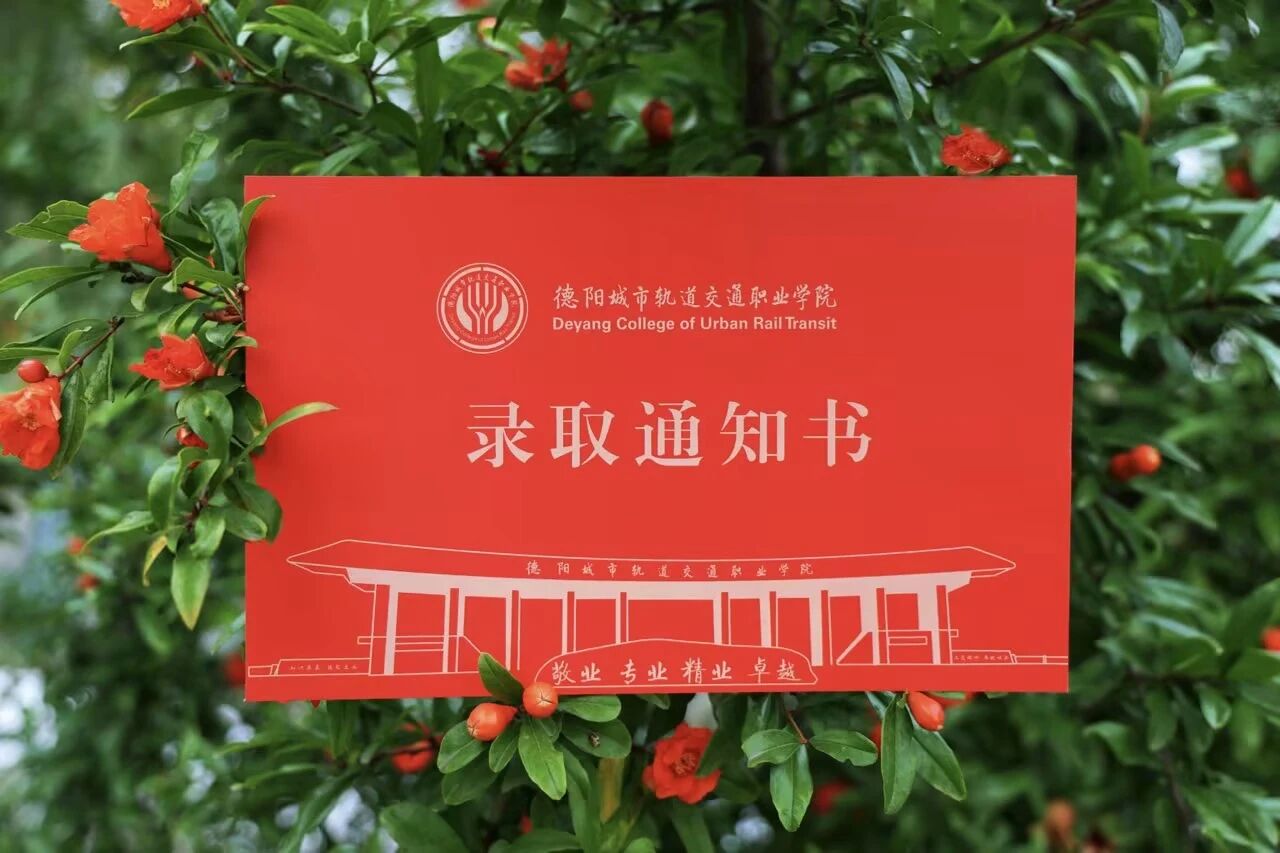 零距离家校对话 | 校领导把“录取通知书”和“倾听”一起送到新生家